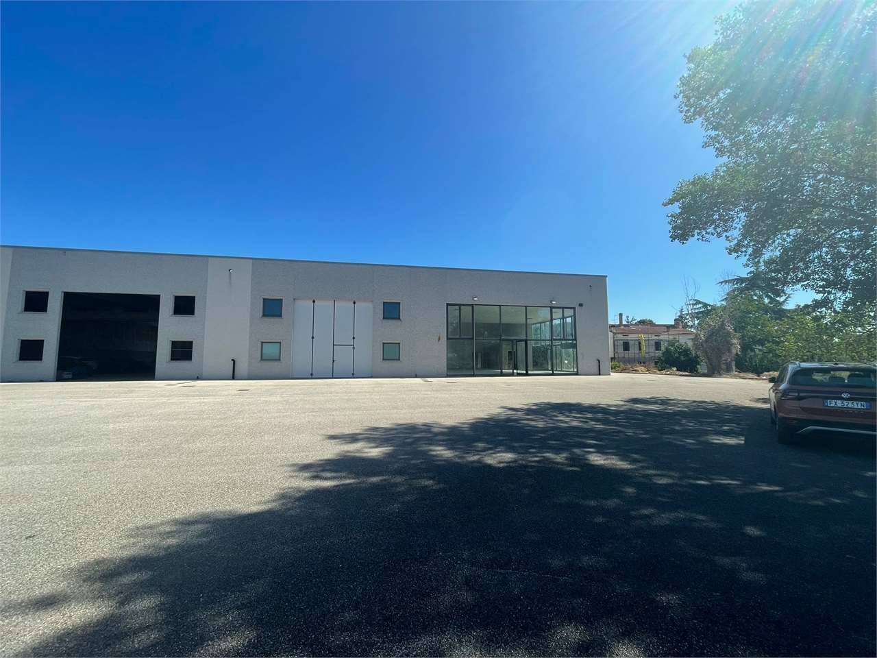 Perugia Affittasi porzioni di capannone