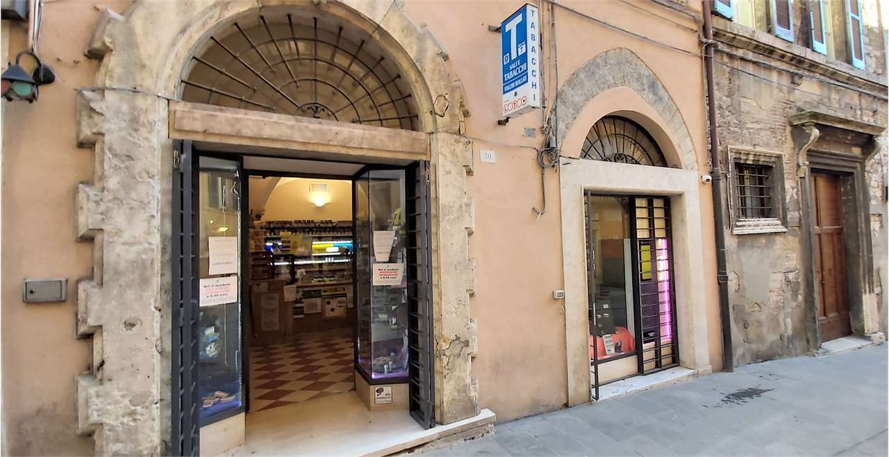 Perugia Cedesi tabaccheria Centro Storico Perugia