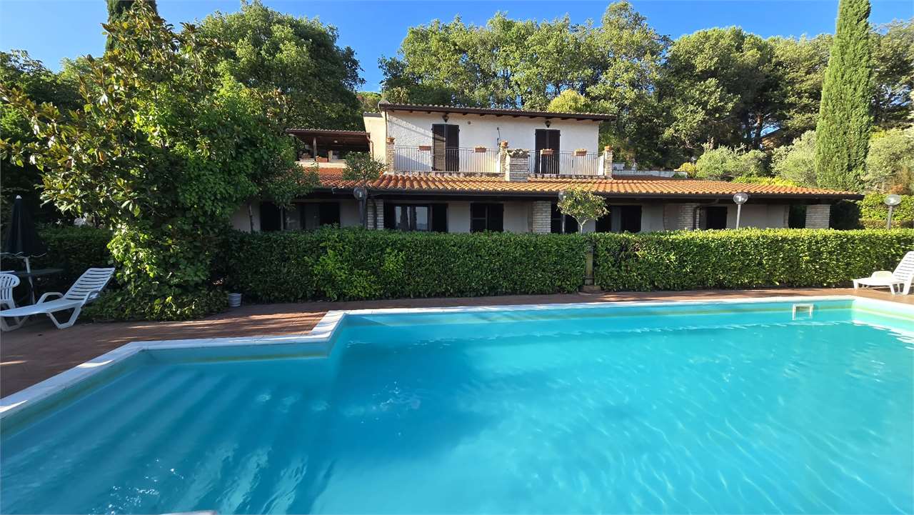 Magione In vendita a Magione (Umbria) agriturismo composto da tre unità immobiliari.