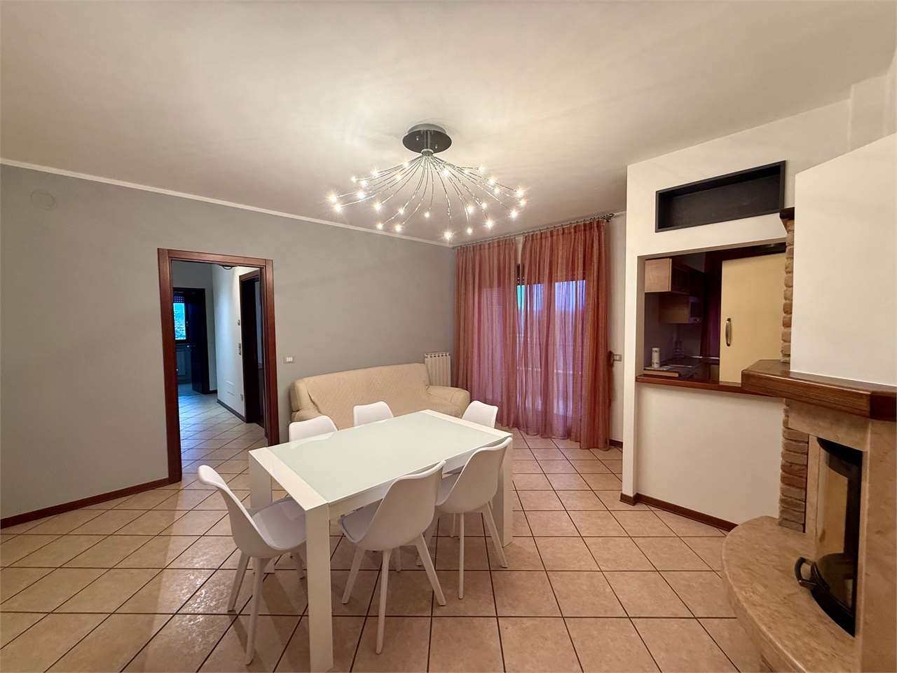  Deruta  Splendido trilocale con termocamino,terrazzo e garage - solo referenziati