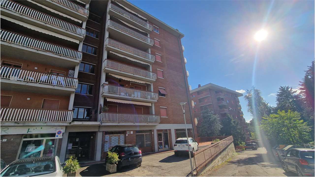 Perugia Locale commerciale doppio accesso 100 mq. San Sisto Pg