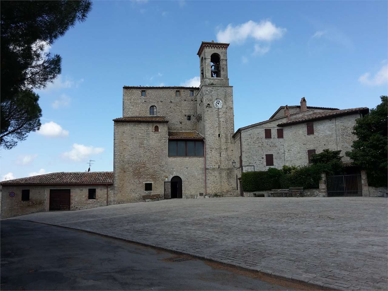 Todi Todi, Castello Izzalini: in vendita bilocale n. 9 Primo Piano