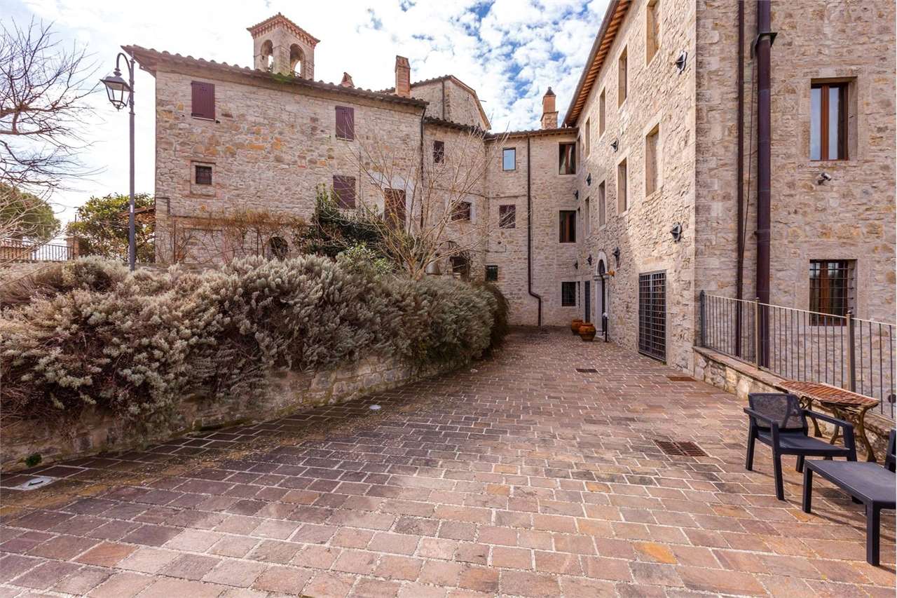 Todi Todi, Castello Izzalini: vendesi trilocale n. 14 Secondo Piano