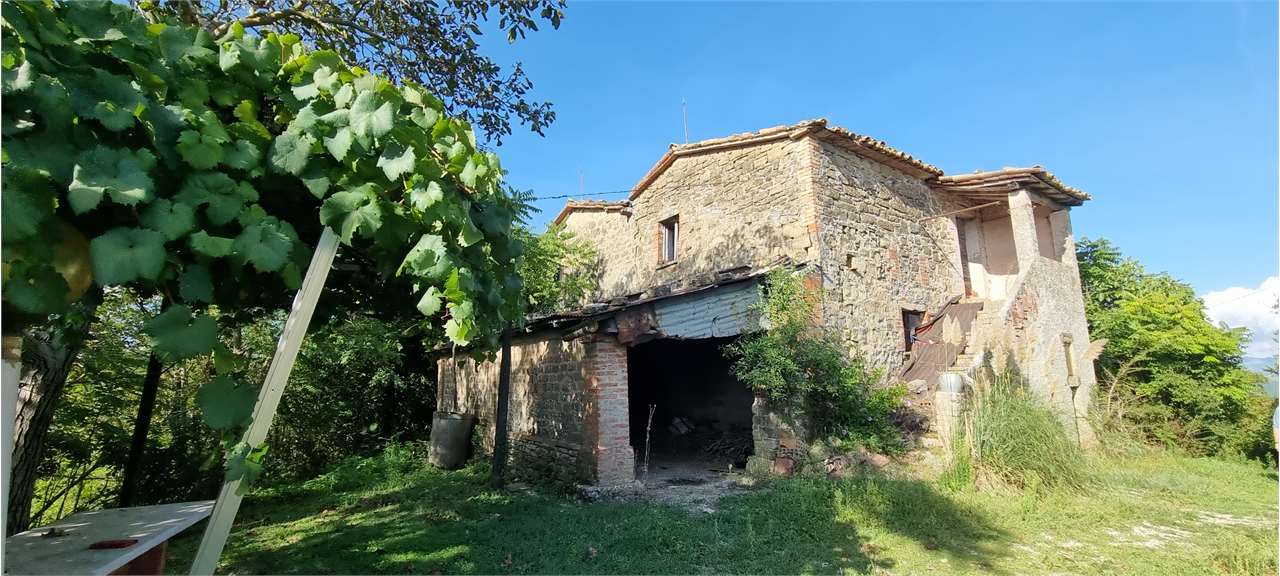 Gubbio Gubbio casale con 18 ettari di terreno