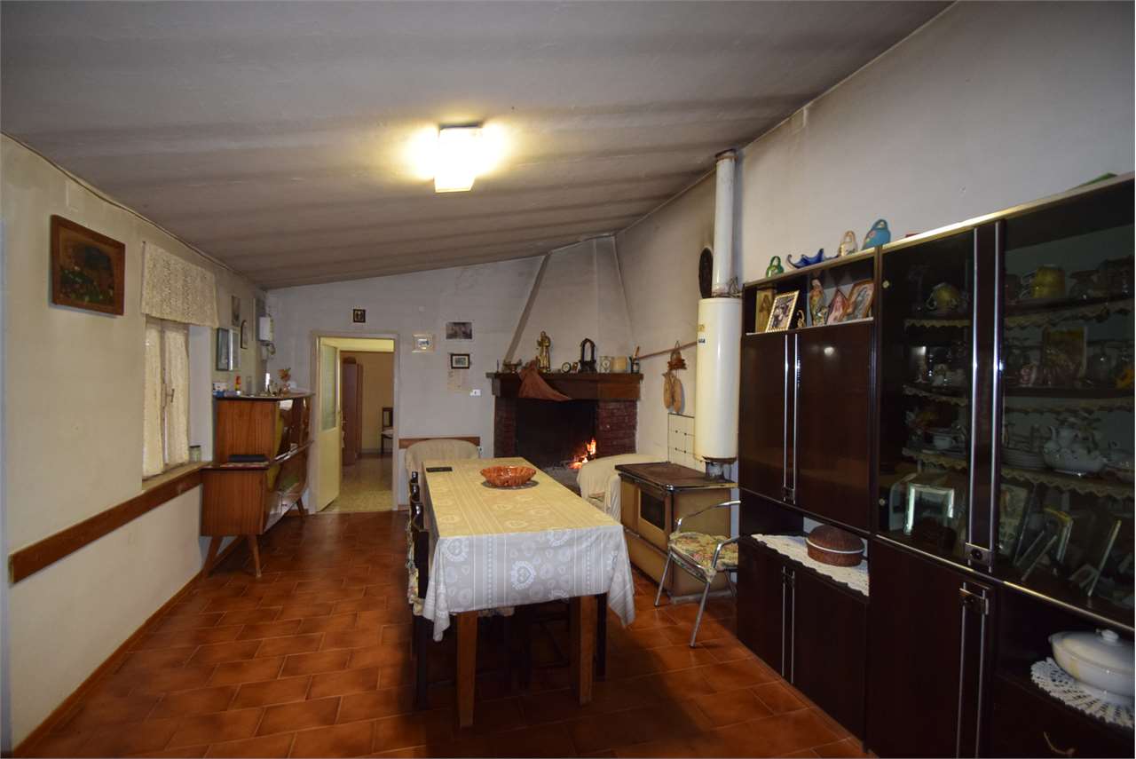 Gubbio Gubbio casale con 18 ettari di terreno
