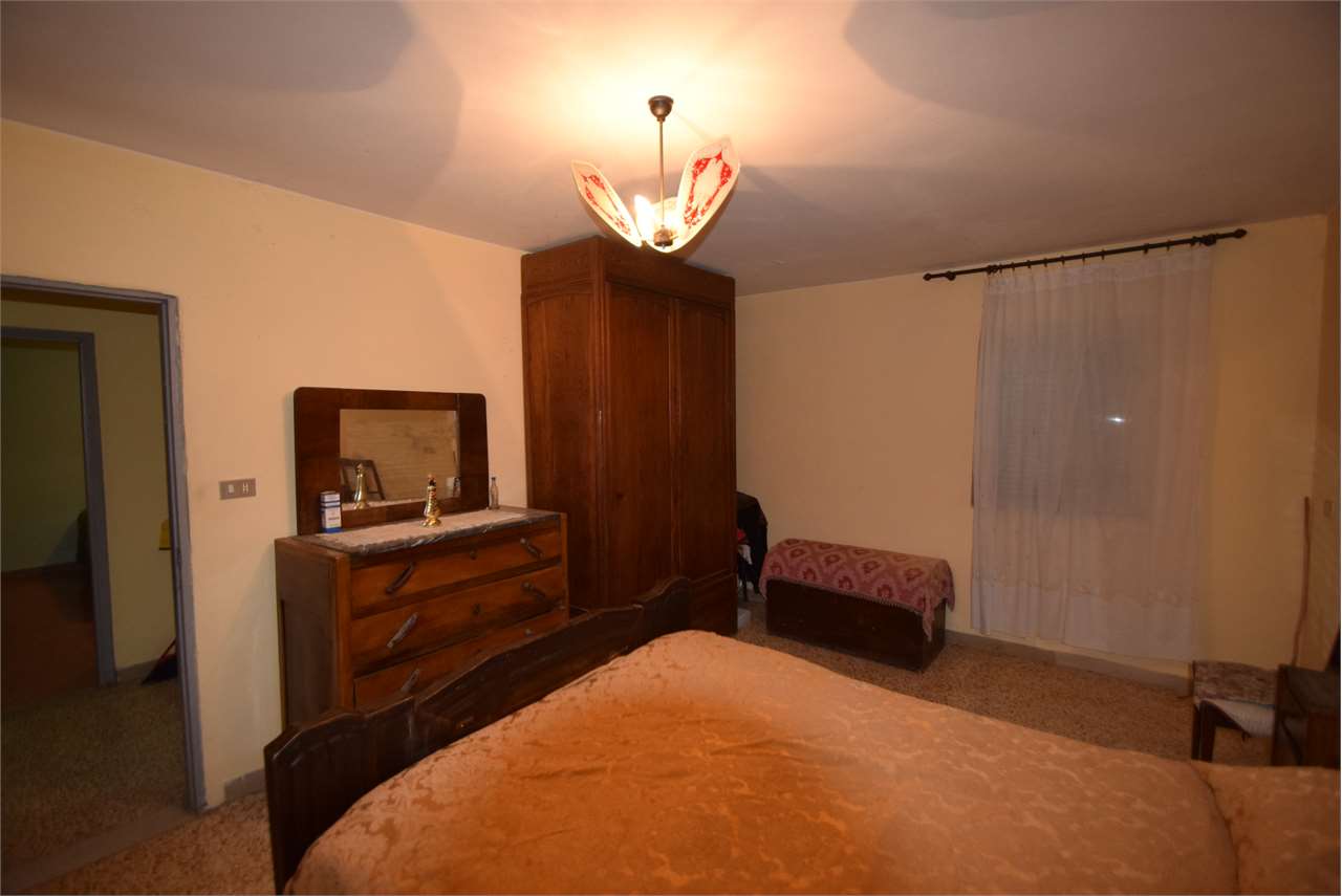 Gubbio Gubbio casale con 18 ettari di terreno