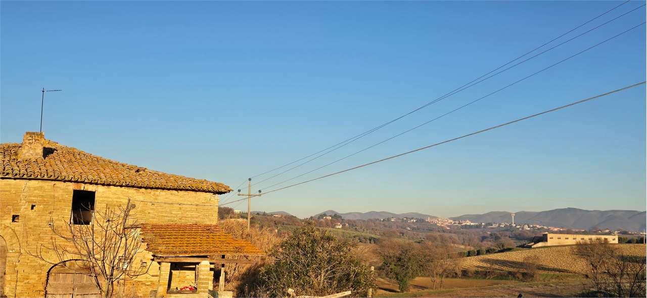 Montefalco Casolare da ristrutturare a Montefalco (PG)
