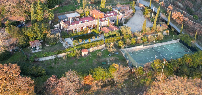 Magione Casale in vendita con piscina a Montebitorno Magione Umbria