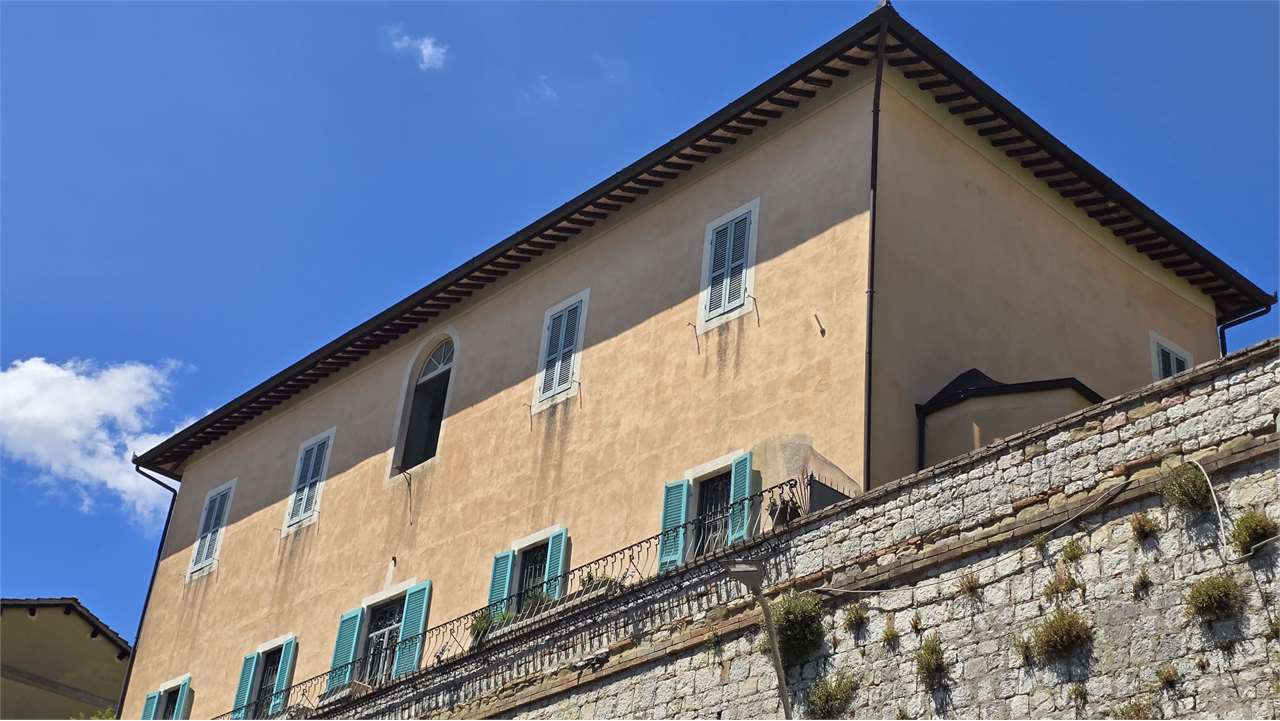 Perugia Corso Bersaglieri – Prestigiosa Dimora Storica nel Cuore di Perugia