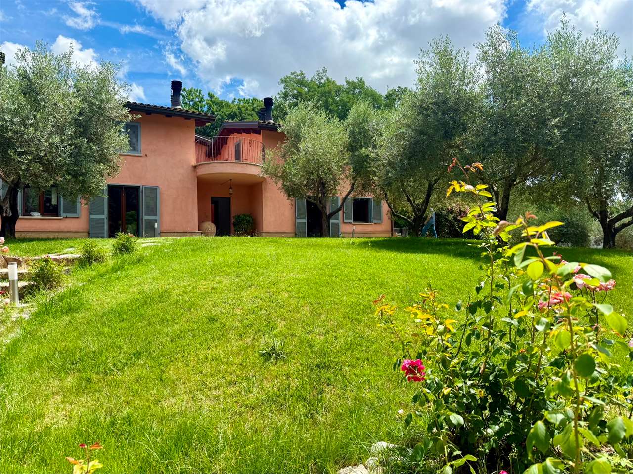 Perugia SAN VETTURINO – ESCLUSIVA PORZIONE DI VILLA DI RECENTE COSTRUZIONE CON GIARDINO