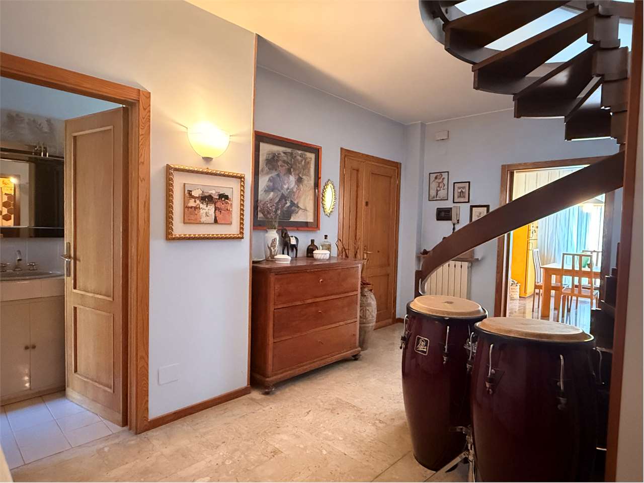 Perugia Castel del Piano appartamento con mansarda e garage