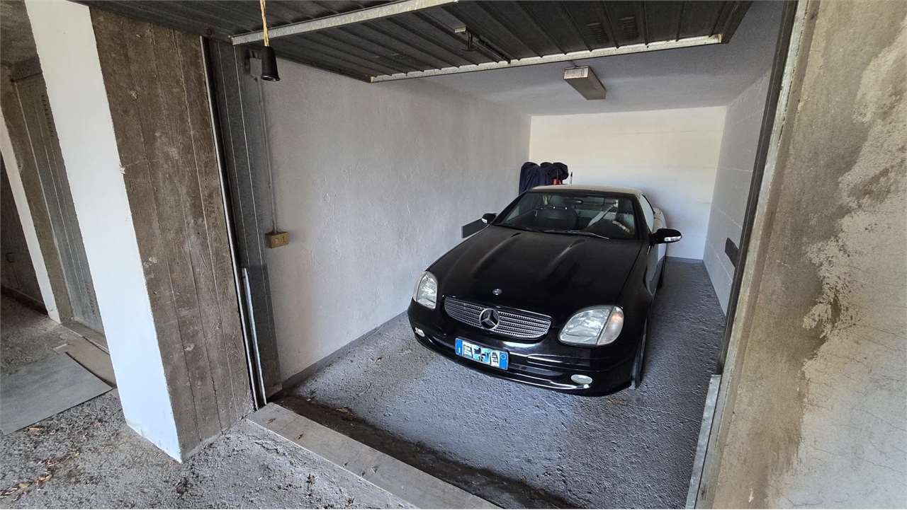 Perugia Garage in vendita a Perugia zona centrale.