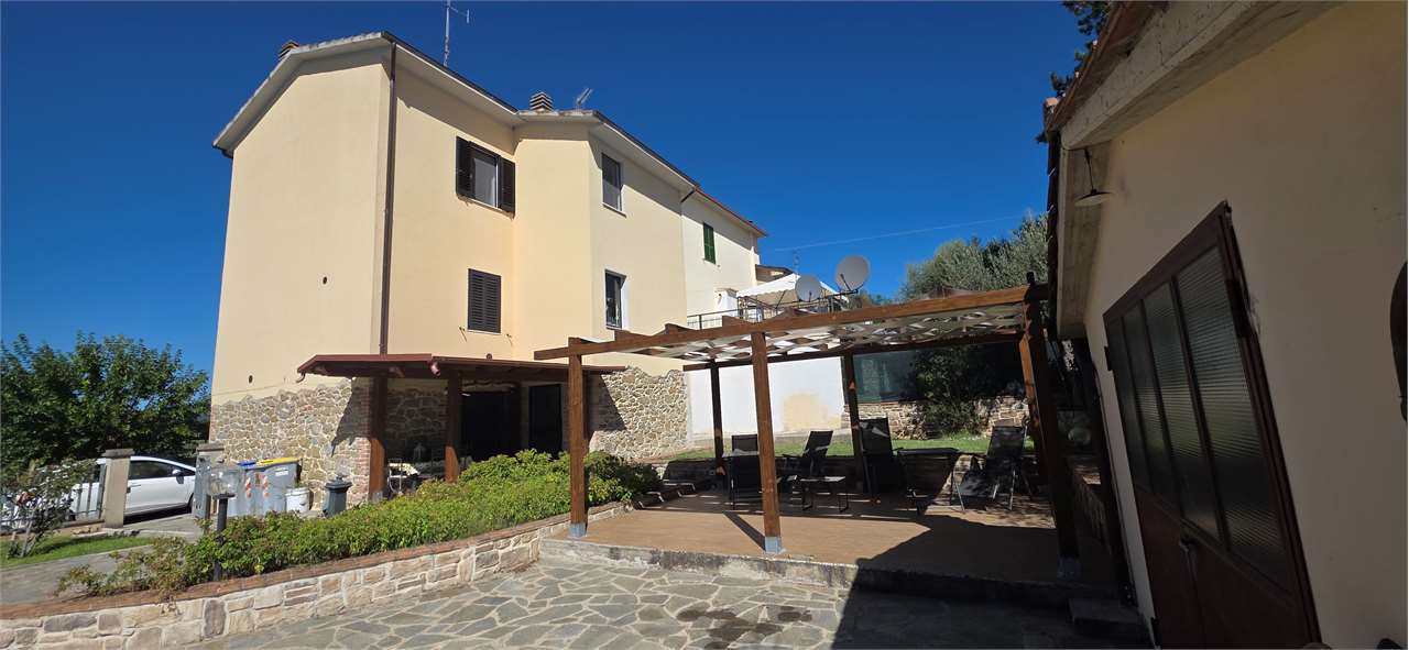 Perugia CASA CIELO-TERRA RISTRUTTURATA CON GIARDINO PRIVATO