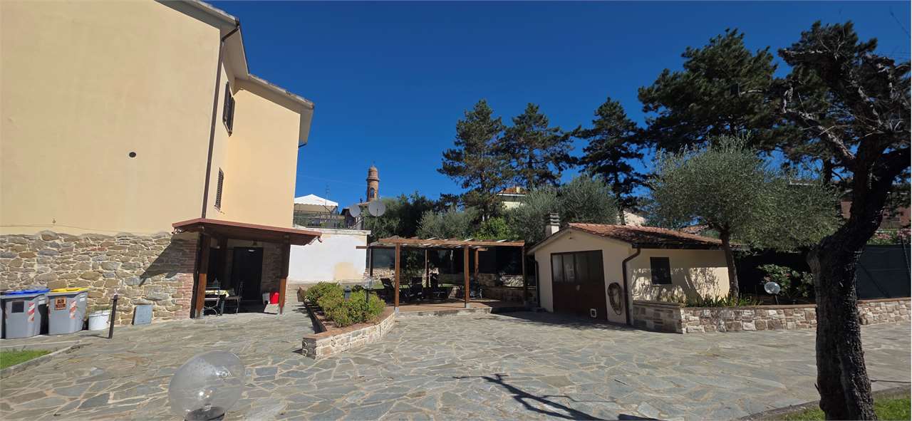 Perugia CASA CIELO-TERRA RISTRUTTURATA CON GIARDINO PRIVATO