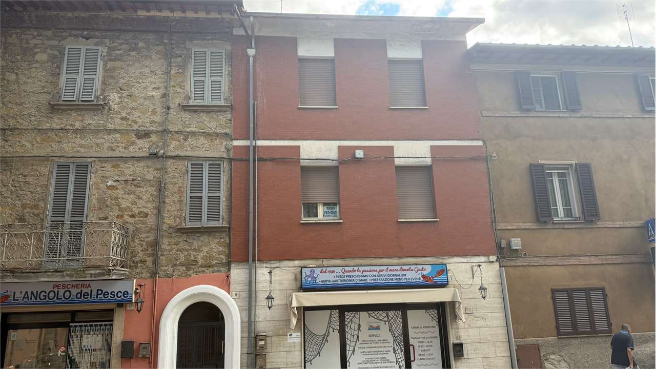 Perugia Abitazione su due livelli con soffitta e terrazzini