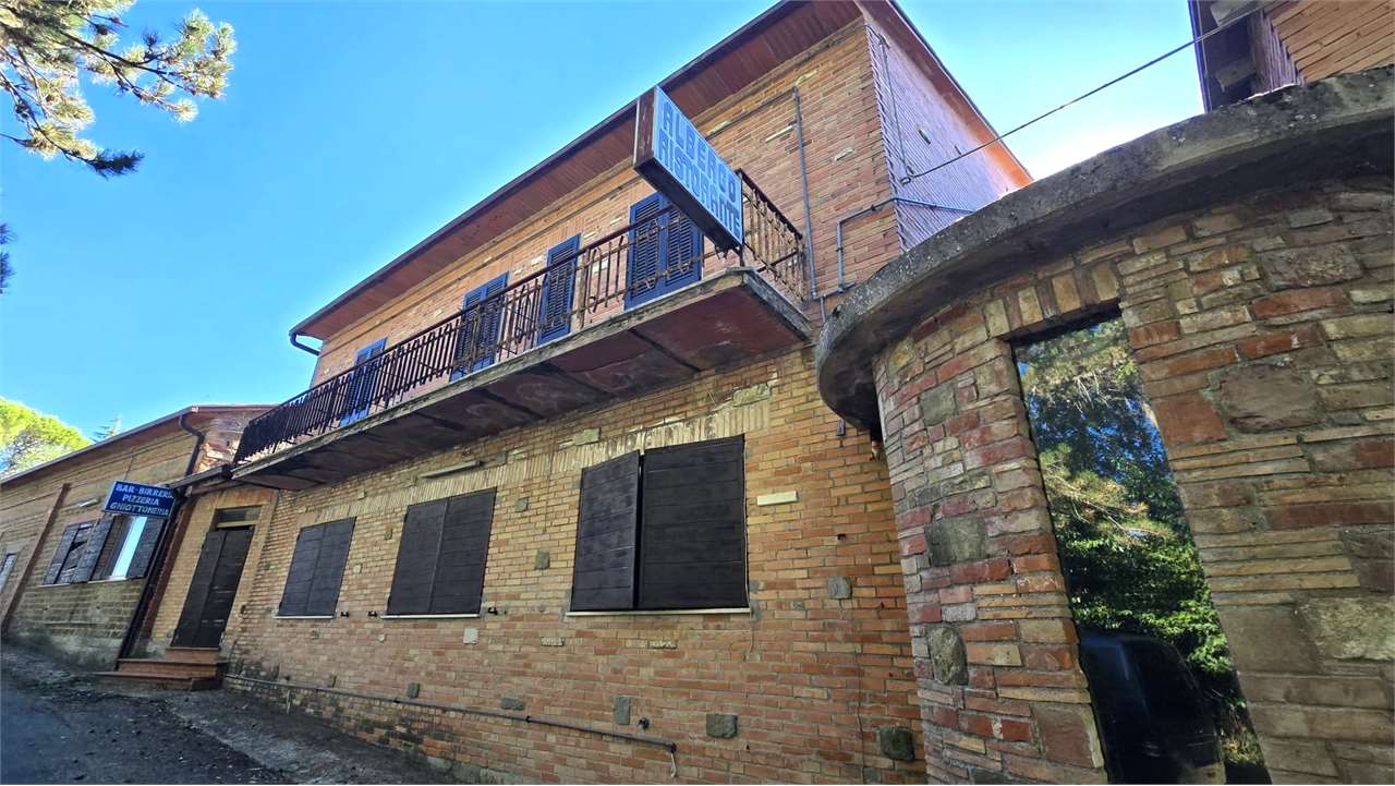 San Venanzo COMPLESSO IMMOBILIARE DI CIRCA 700 MQ – CAMBIO DI DESTINAZIONE D'USO GIÀ APPROVATO