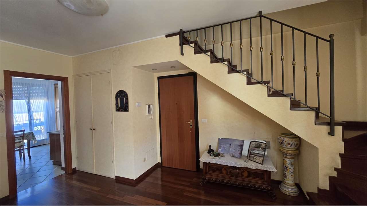 Perugia CAMERA CON BAGNO PRIVATO IN APPARTAMENTO DUPLEX CONDIVISO