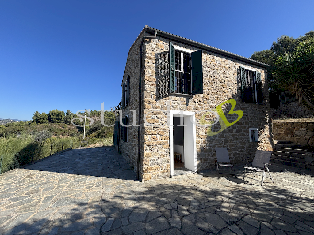 Villa in Vendita a Imperia