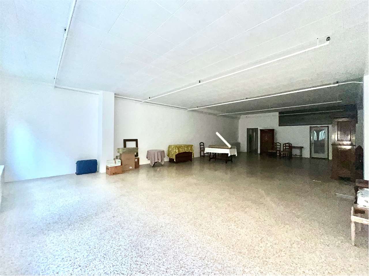 Magazzino in Vendita