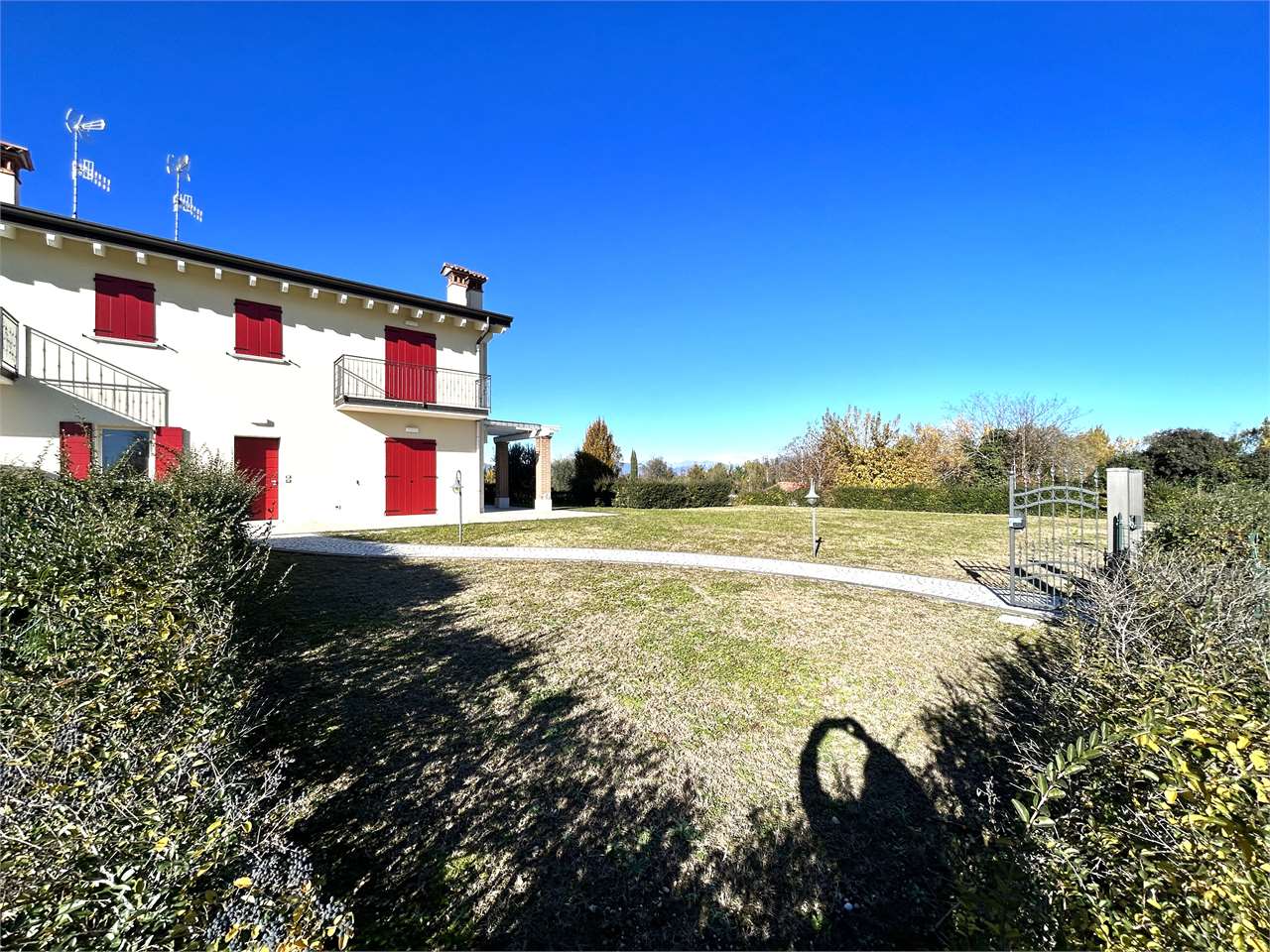 Villa unifamiliare in vendita in via enrico mattei , Desenzano del Garda