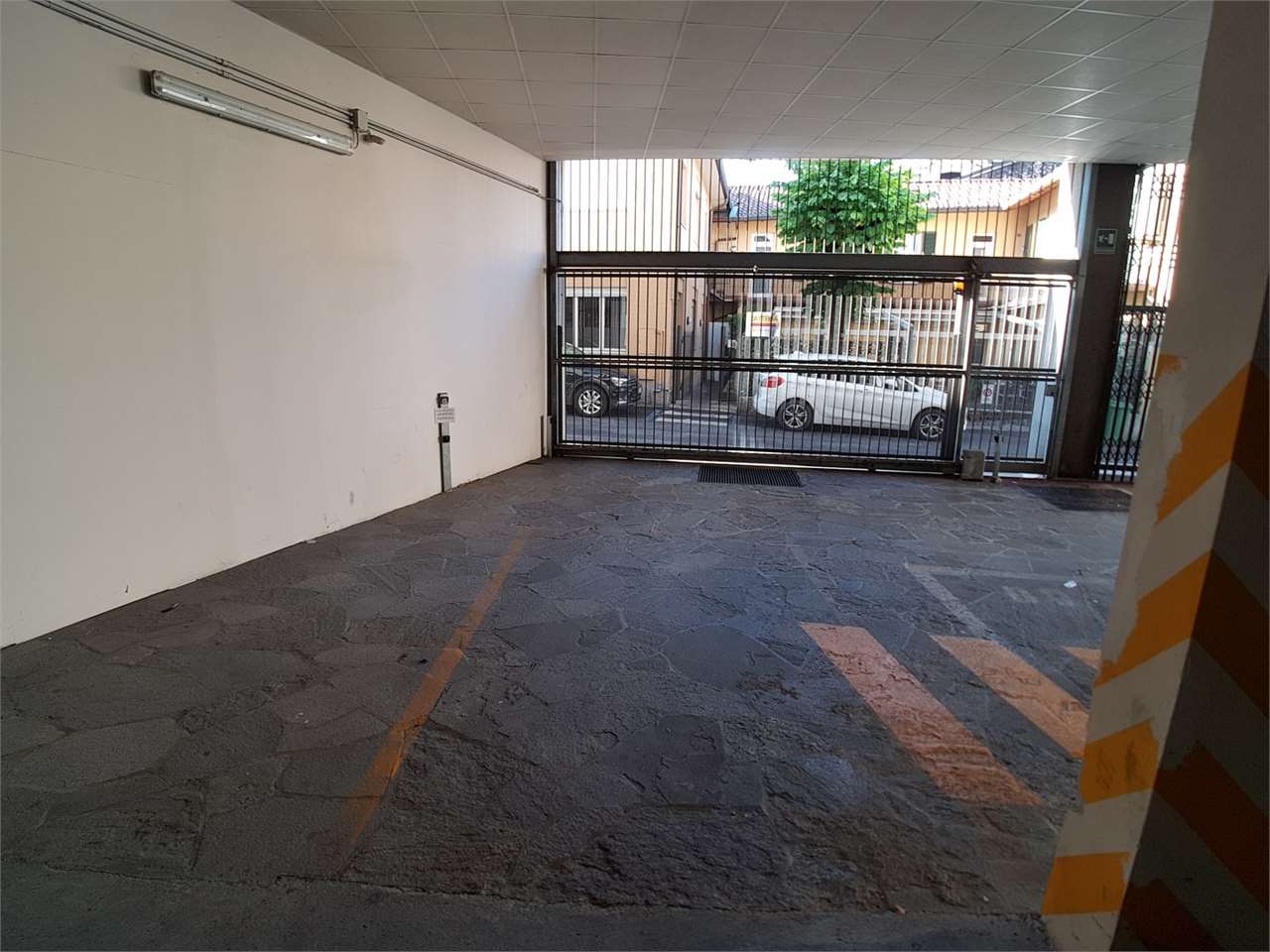 Garage/Box/Posto auto in affitto a Cantù (CO)