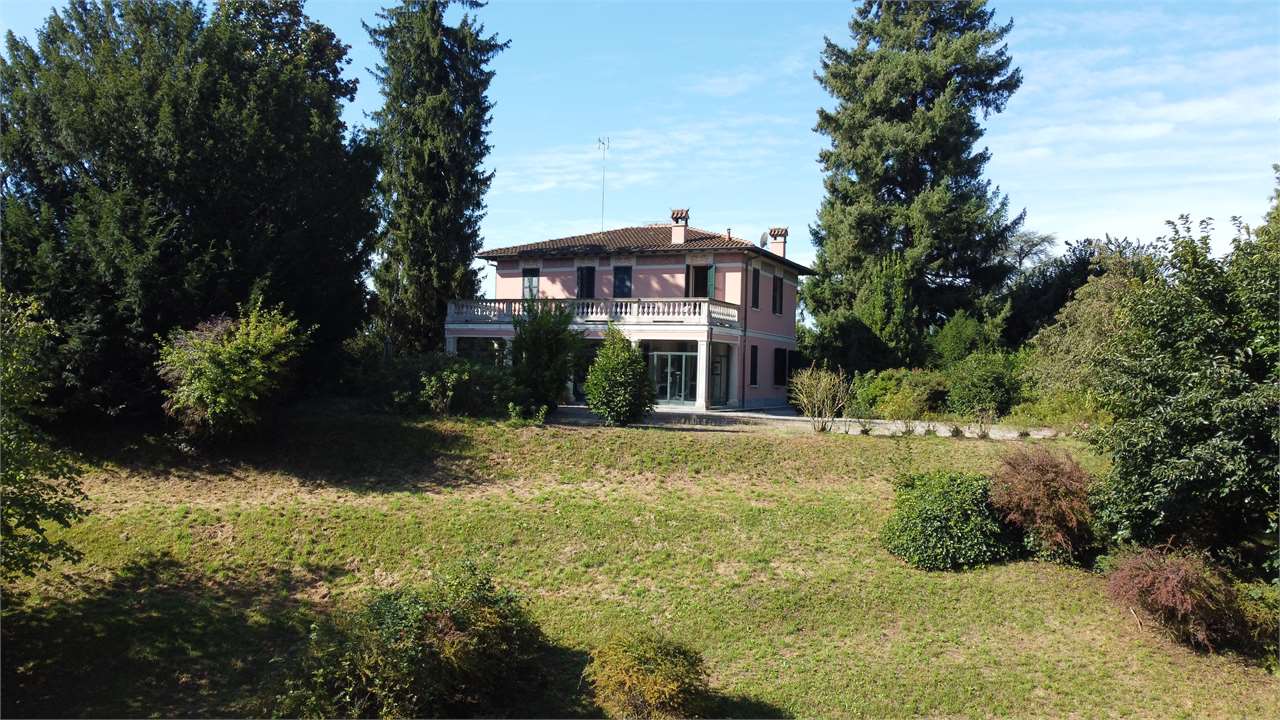 Villa in vendita a Cadorago (CO)