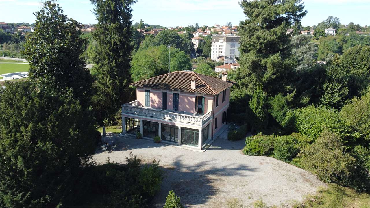 Villa in vendita a Cadorago (CO)