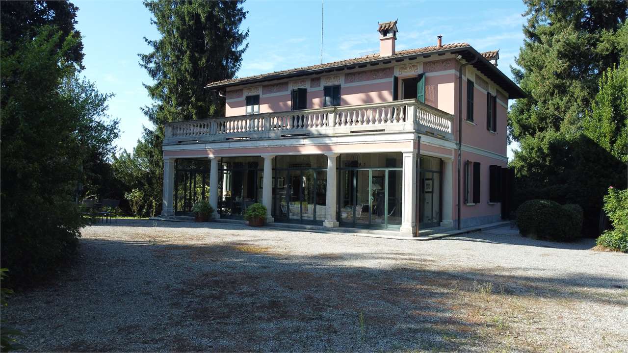 Villa in vendita a Cadorago (CO)