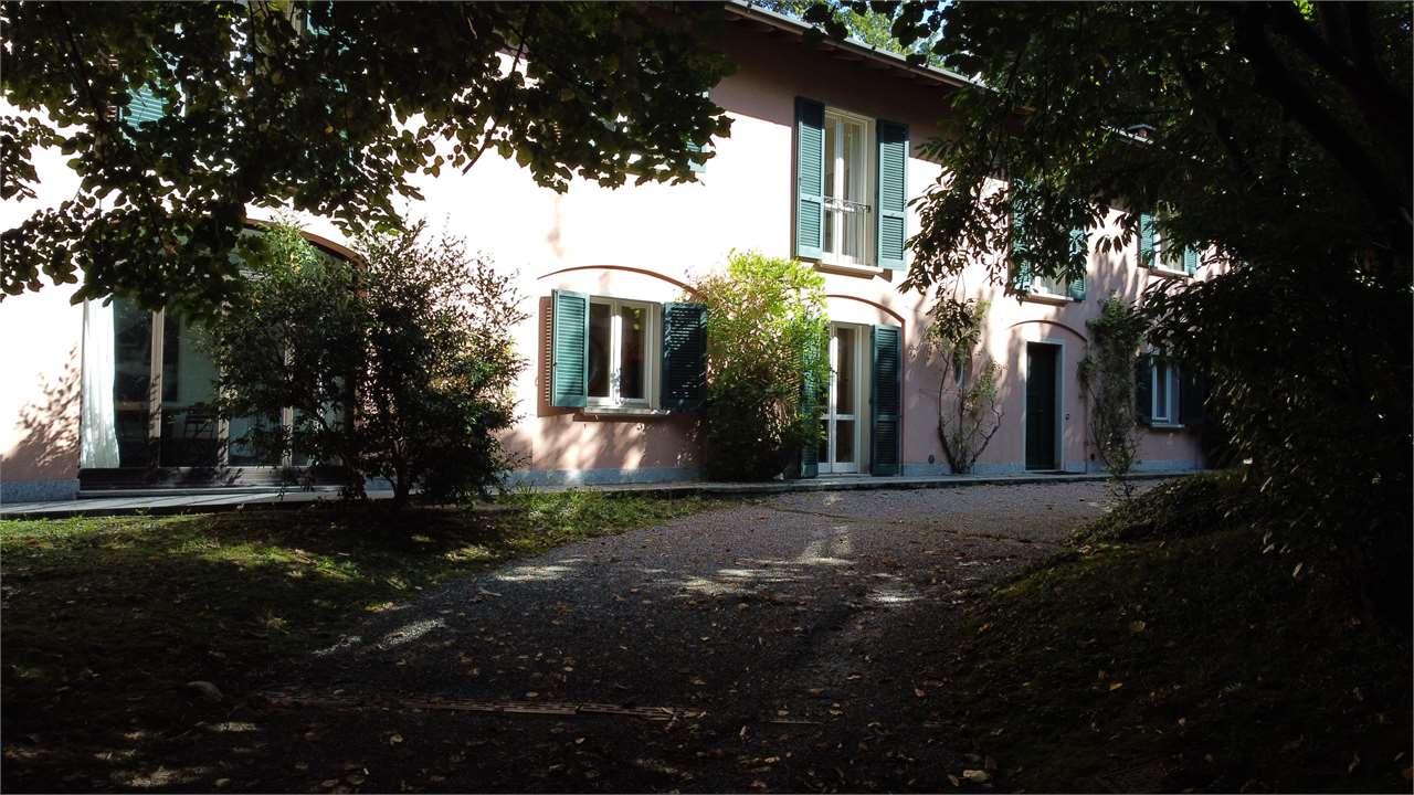 Villa in vendita a Cadorago (CO)