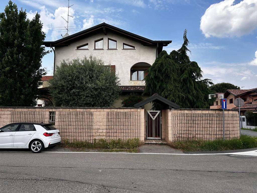 Vendita Villa unifamiliare Casa/Villa Gorla Minore Via Adamello  31 424789
