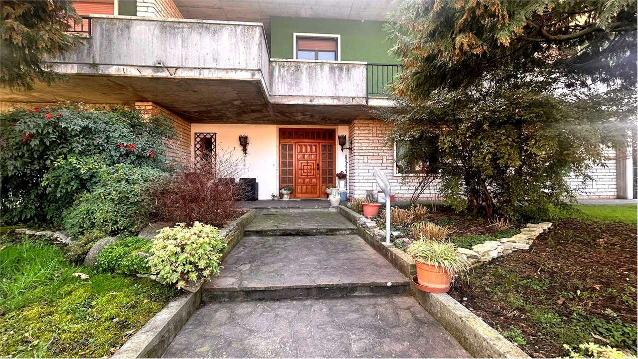 Castel d'Azzano Vendita Villa Bifamiliare