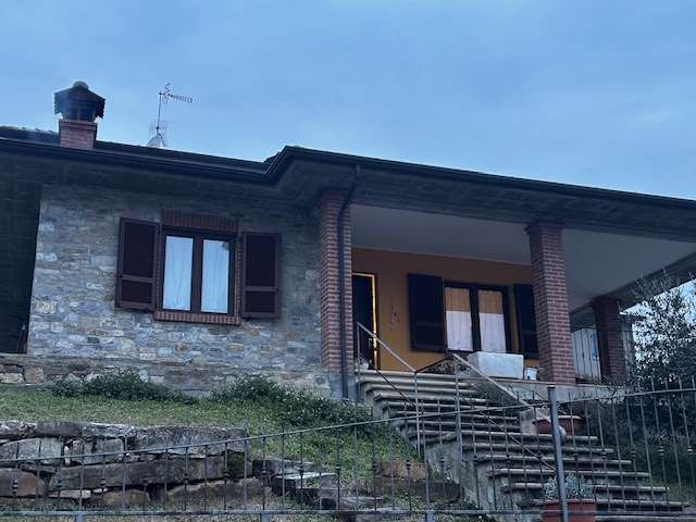 Casa indipendente in vendita a Travo (PC)
