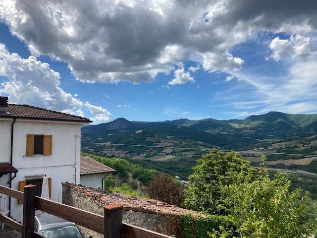 Casa indipendente in vendita a Coli (PC)