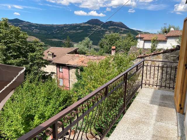 Casa indipendente in vendita a Coli (PC)