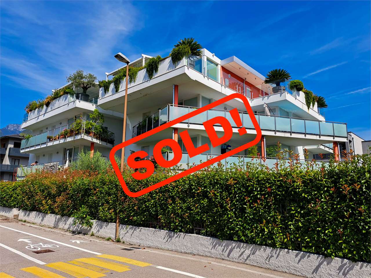 SOLD! EXCLUSIVE 2-ROOM APARTMENT IN THE LAKE AREA