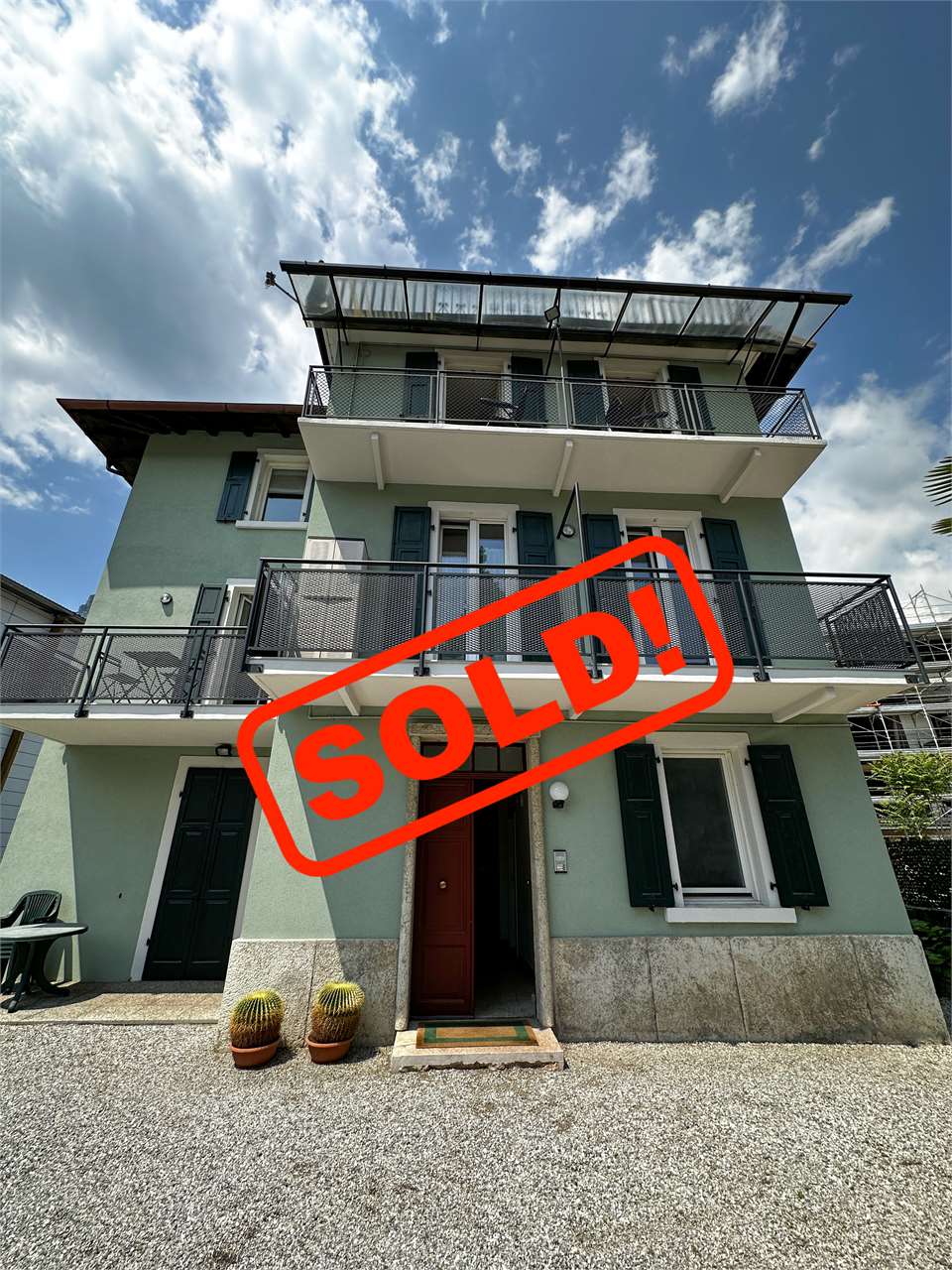 SOLD! RECENT FOUR-ROOM APARTMENT NEAR THE LAKE