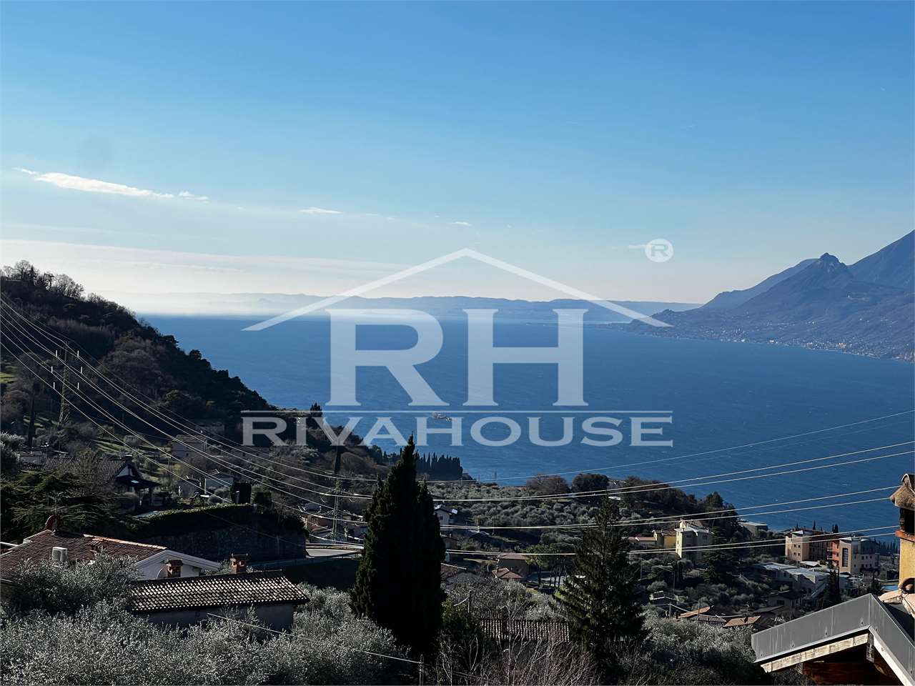 RIF. 19 - SPLENDIDA VILLA CON VISTA LAGO