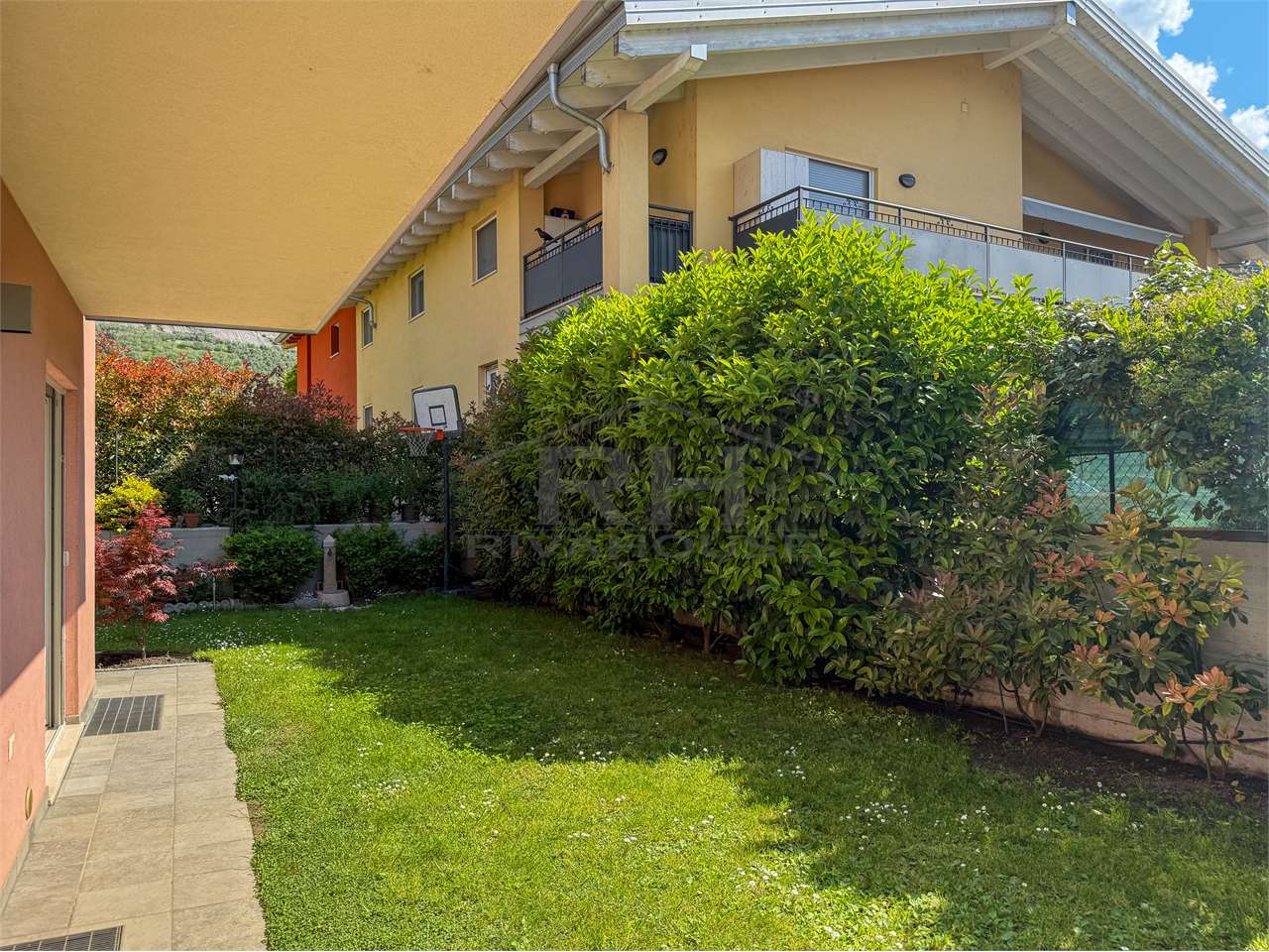 REF. 24 - END-OF-TERCE TOWNHOUSE WITH GARDEN