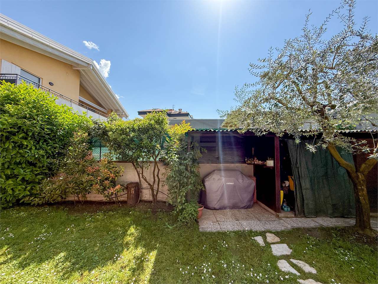 REF. 24 - END-OF-TERCE TOWNHOUSE WITH GARDEN
