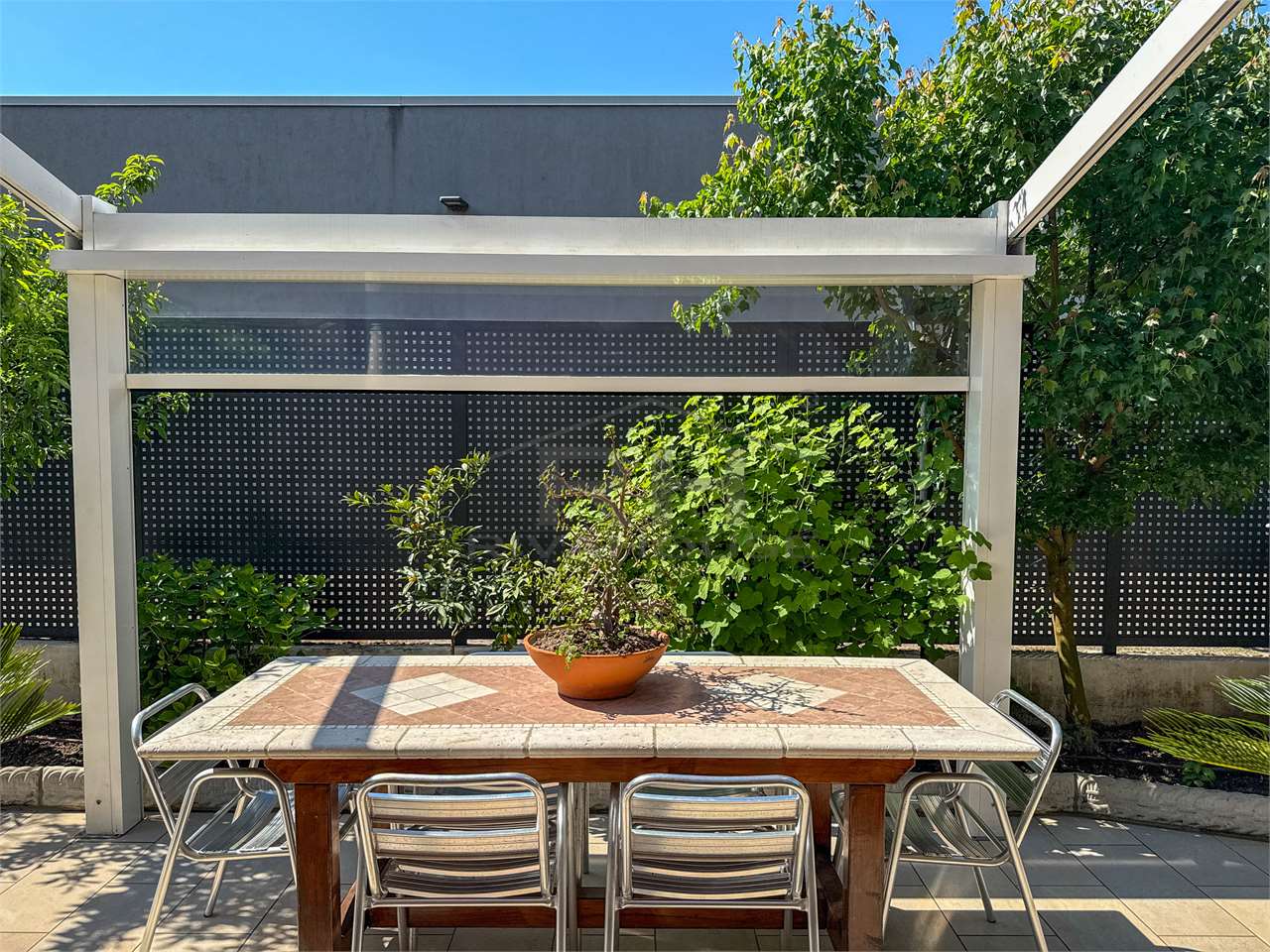 REF. 24 - END-OF-TERCE TOWNHOUSE WITH GARDEN