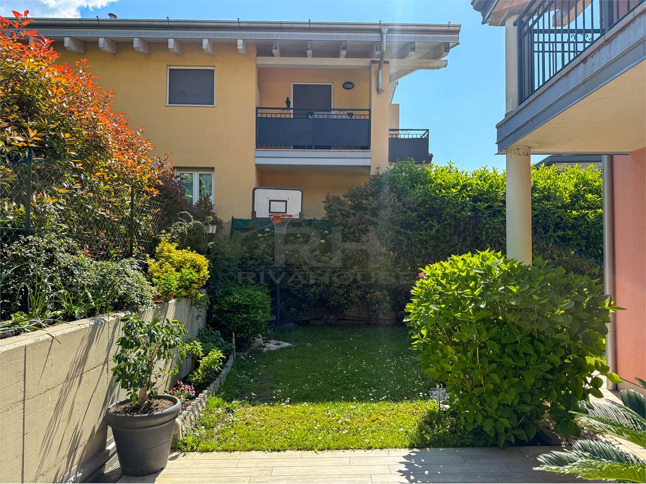 REF. 24 - END-OF-TERCE TOWNHOUSE WITH GARDEN