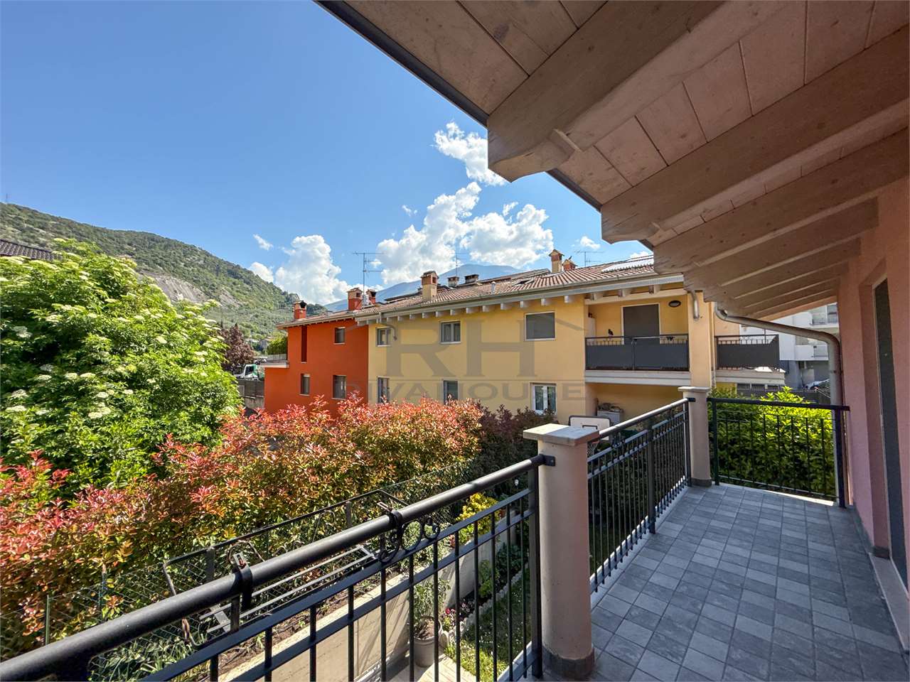 REF. 24 - END-OF-TERCE TOWNHOUSE WITH GARDEN
