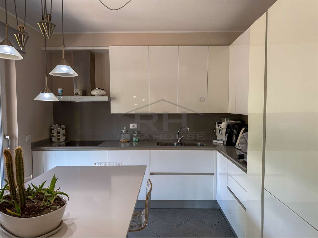 REF. 24 - END-OF-TERCE TOWNHOUSE WITH GARDEN