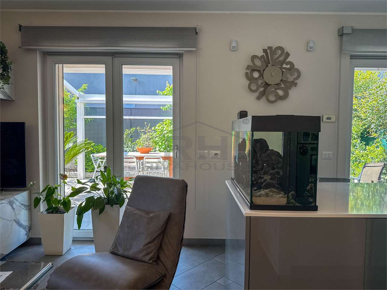 REF. 24 - END-OF-TERCE TOWNHOUSE WITH GARDEN