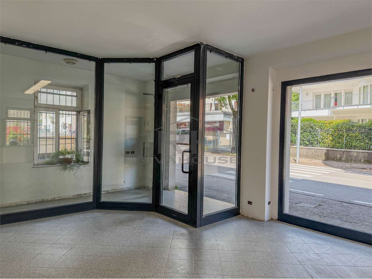 RIF. 36 - LOCALE COMMERCIALE IN CENTRO