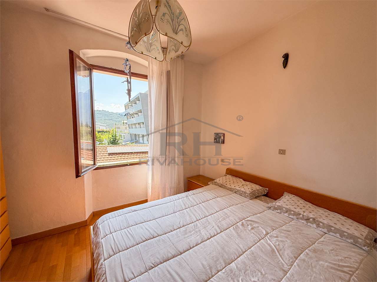 REF. 01 - TWO-BEDROOM IN LAKE STRIP
