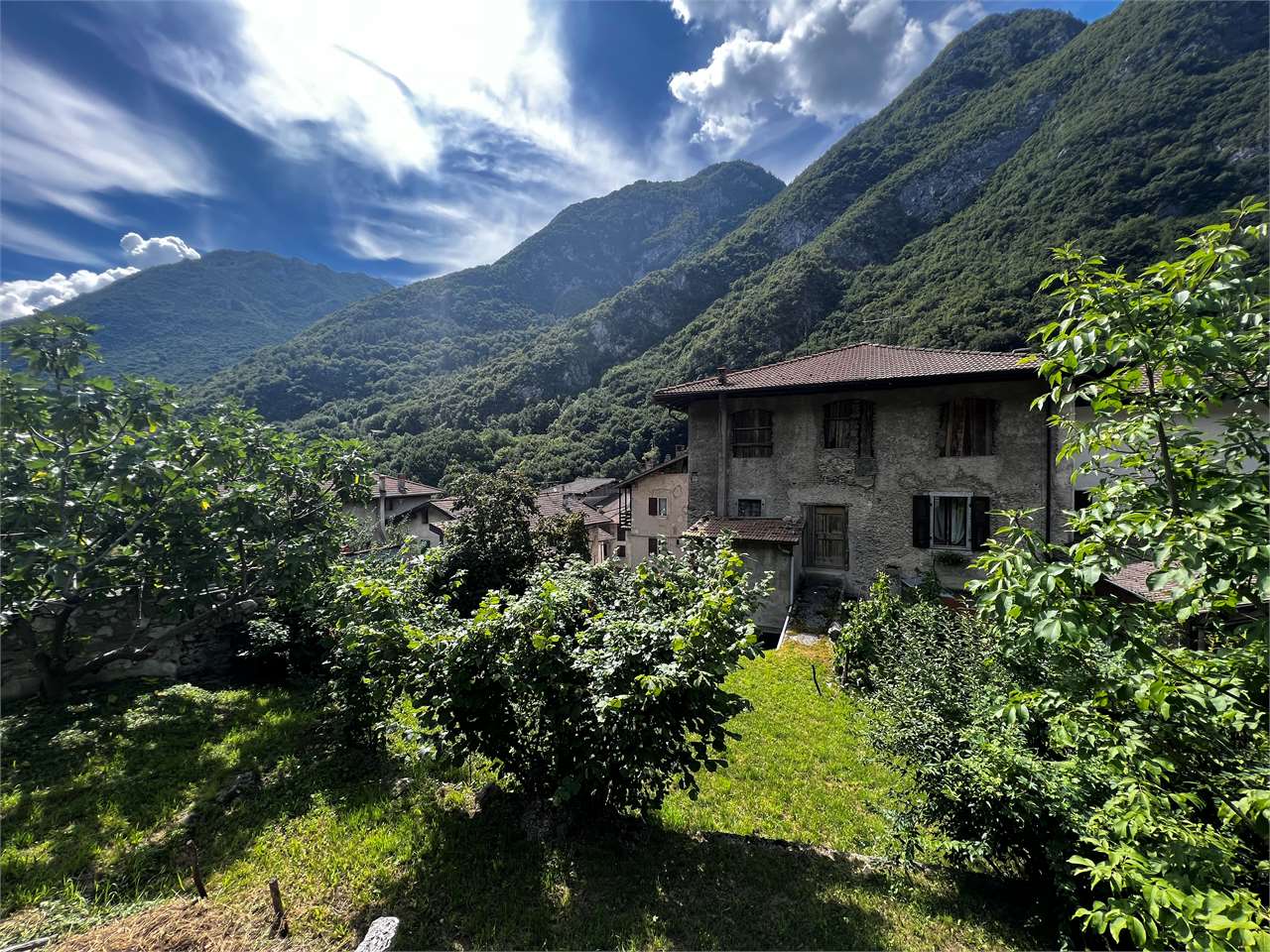 RIF. 30 - INCANTEVOLE TERRA-CIELO CON GIARDINO
