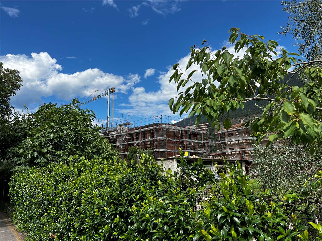 RIF. 40-2 APPARTAMENTO DI PRESTIGIO CON GIARDINO