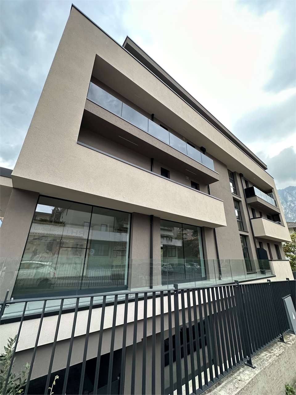 SPAZIO COMMERCIALE DI PRESTIGIO IN ZONA STRATEGICA