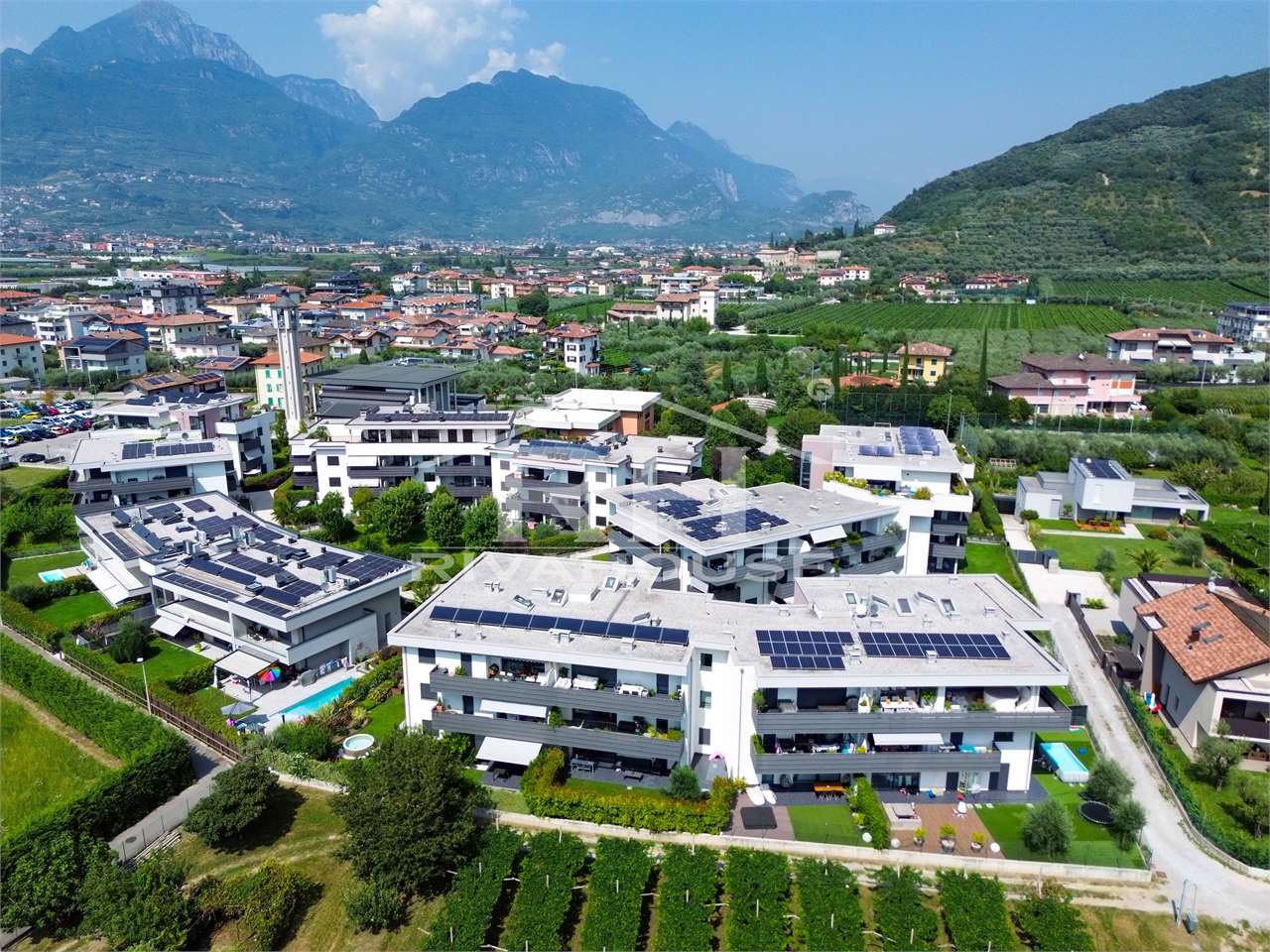 RIF. 37 SPACIOUS PENTHOUSE WITH LOVELY VIEWS